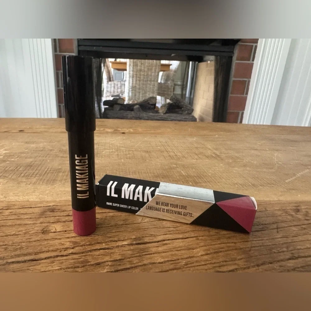 NEW IN BOX Il Makiage Rave Lip Crayon Super Sheer Lip Color ~ Samui (454) 💋